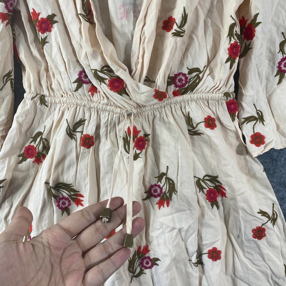 Lovers & Friends Dress Small Beige Embroidered Rose Floral V-Neck Short Sleeve - Picture 4 of 12